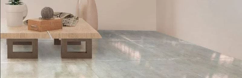 foto de ambiente com mesa de centro e piso porcelanato esmaltado