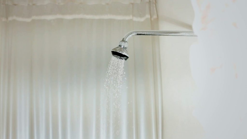 Entre as melhores duchas está a Ducha Acqua Plus cromado da marca Deca